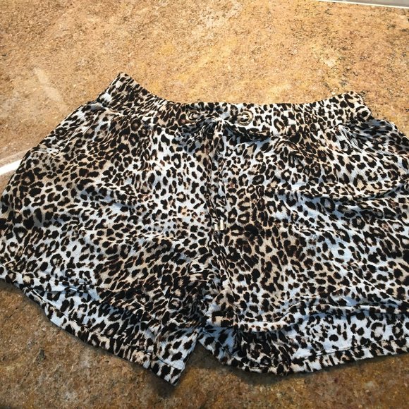 Thalia Sodi Leopard Shorts - Picture 2 of 5